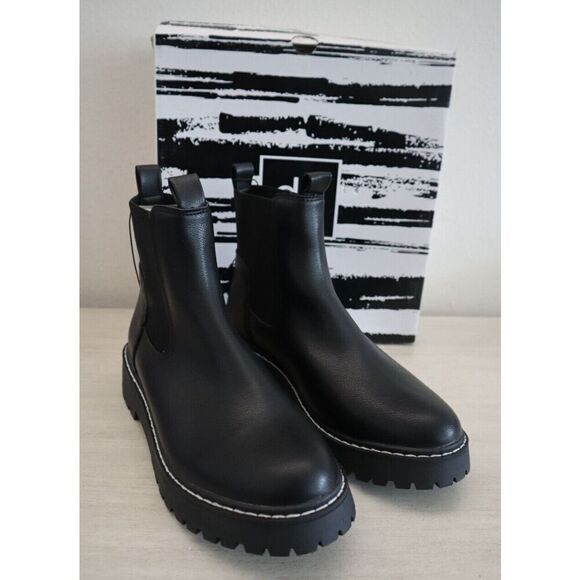 Dolce Vita Women's Sz 9 Black LEIGHA Chelsea Lightweight Ankle 1.25" Heel Boot - Picture 1 of 9